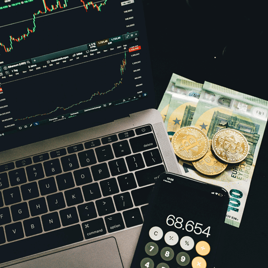 Alexo AI team av experter på kryptoinvesteringar